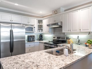 Apartment for sale in White Rock, South Surrey White Rock, 202 15284 Buena Vista Avenue, 263112176 | Realtylink.org