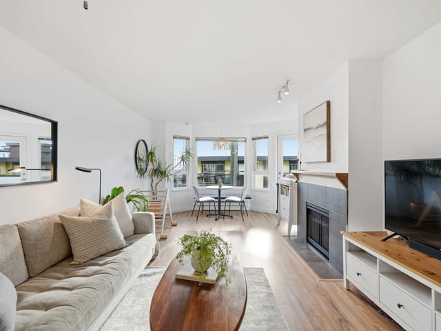 Apartment for sale in North Vancouver, North Vancouver, 204 315 E 3rd Street, 263112578 | Realtylink.org