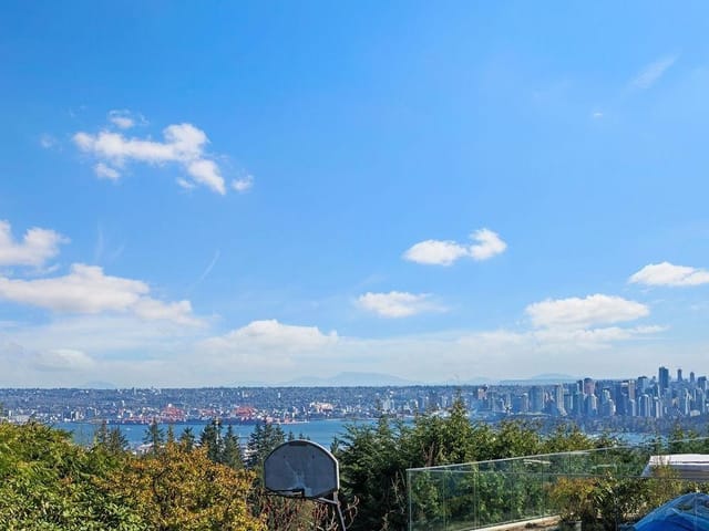 House for sale in West Vancouver, West Vancouver, 685 King Georges Way, 263112734 | Realtylink.org