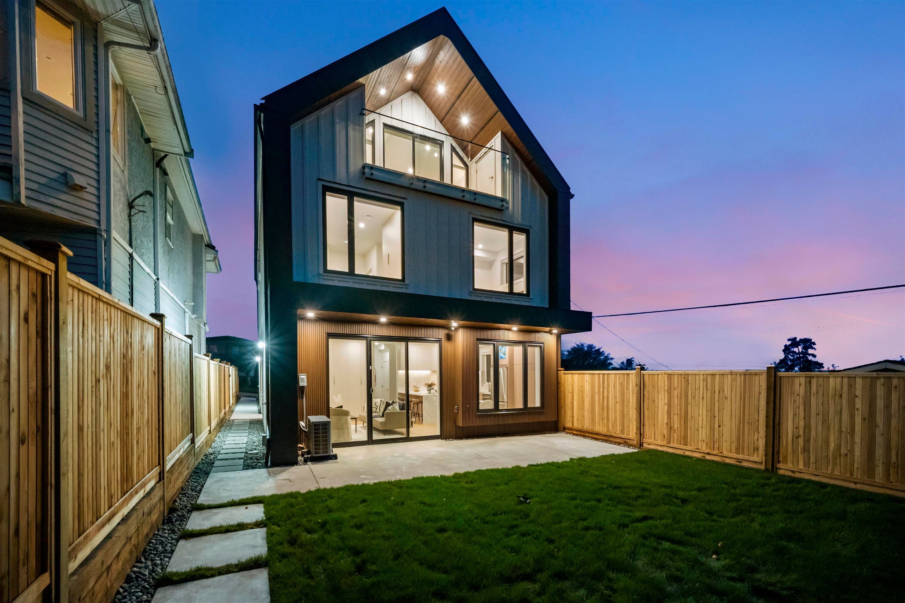 1/2 Duplex for sale in Vancouver, Vancouver East, 2 3623 Triumph Street, 263113026 | Realtylink.org