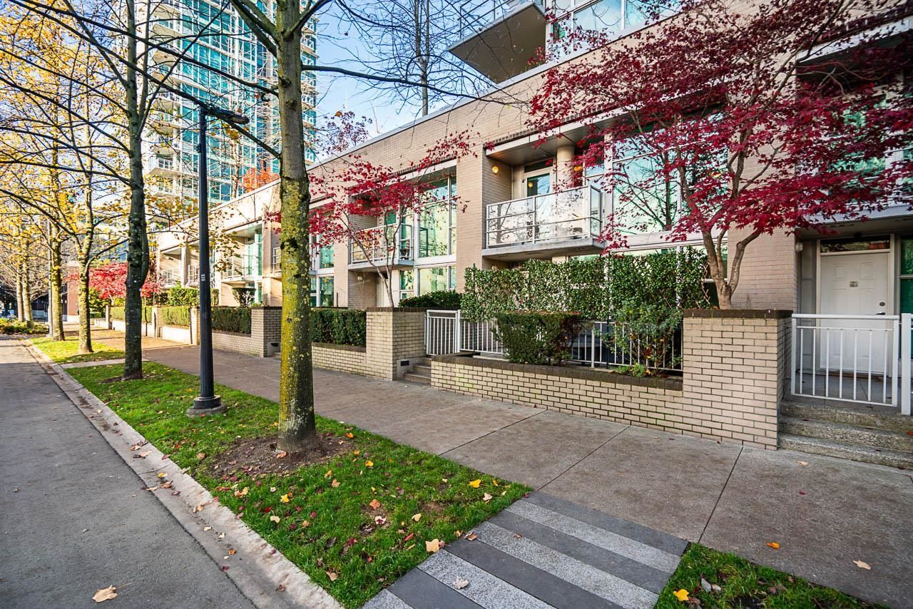 Townhouse for sale in North Vancouver, North Vancouver, TH6 168 E Esplanade Avenue, 263113274 | Realtylink.org