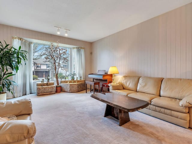 House for sale in Surrey, South Surrey White Rock, 1921 155 Street, 263113306 | Realtylink.org