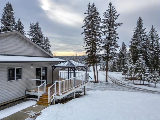 House for sale in Lac La Hache, 100 Mile House, 3629 S Cariboo 97 Highway, 263113388 | Realtylink.org