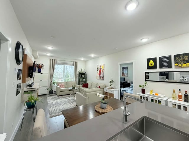 Apartment for sale in Surrey, North Surrey, 407 15351 101 Avenue, 263113547 | Realtylink.org