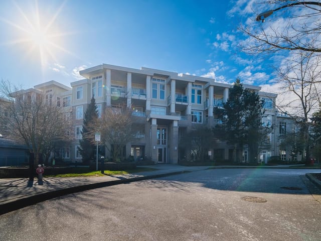 Apartment for sale in Surrey, South Surrey White Rock, 201 15428 31 Avenue, 263113864 | Realtylink.org