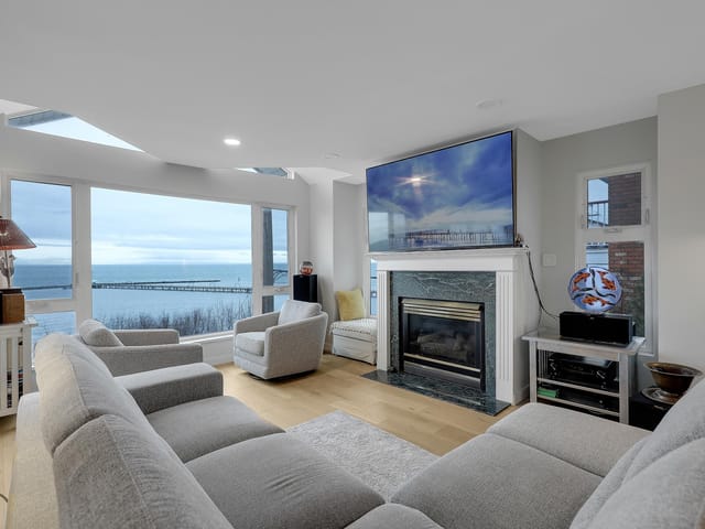 Apartment for sale in White Rock, South Surrey White Rock, 204 15165 Marine Drive, 263114004 | Realtylink.org