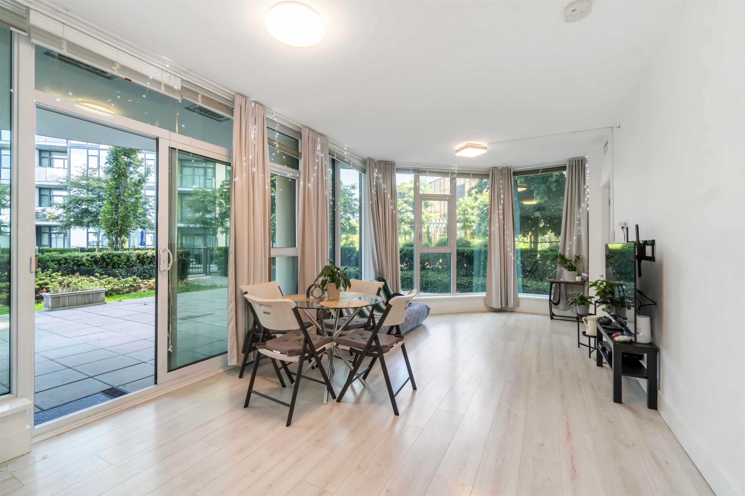 Apartment for sale in Burnaby, Burnaby East, 402 7388 Kingsway, 263114067 | Realtylink.org