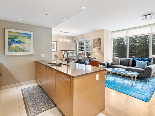 Apartment for sale in White Rock, South Surrey White Rock, 303 1473 Johnston Road, 263114298 | Realtylink.org