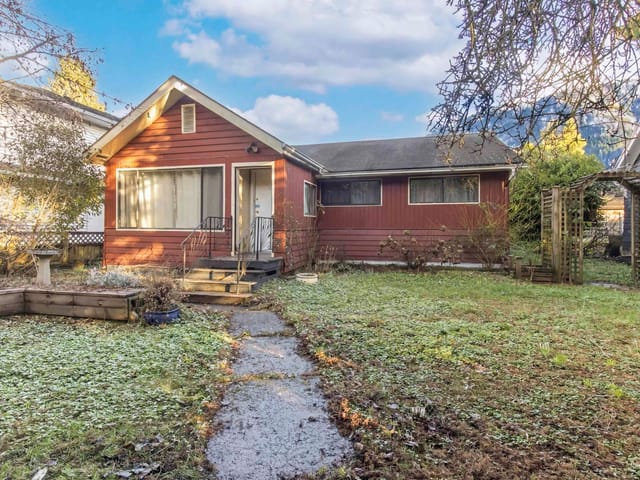 House for sale in Squamish, Squamish, 37970 Fifth Avenue, 263114352 | Realtylink.org