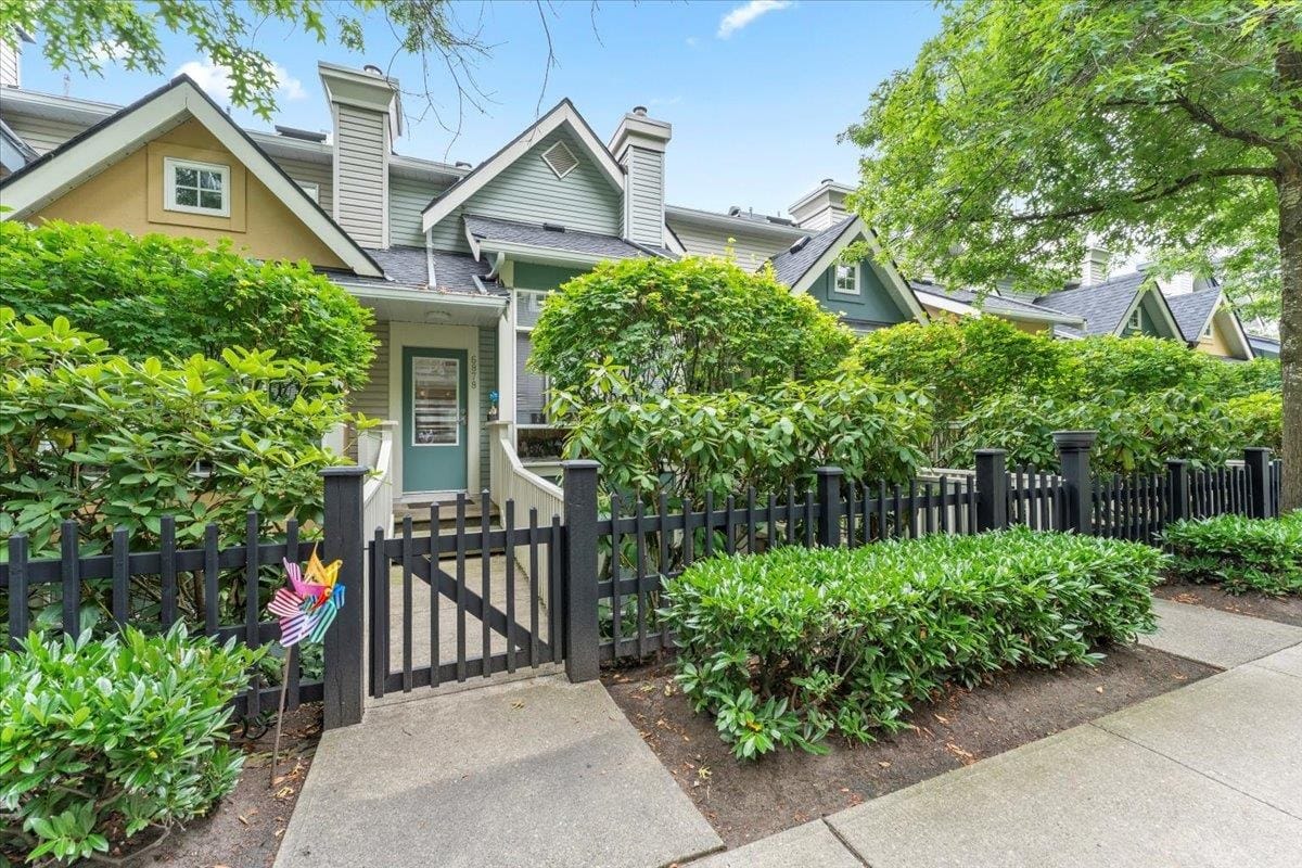 Townhouse for sale in Burnaby, Burnaby South, 6878 Village Green, 263114436 | Realtylink.org