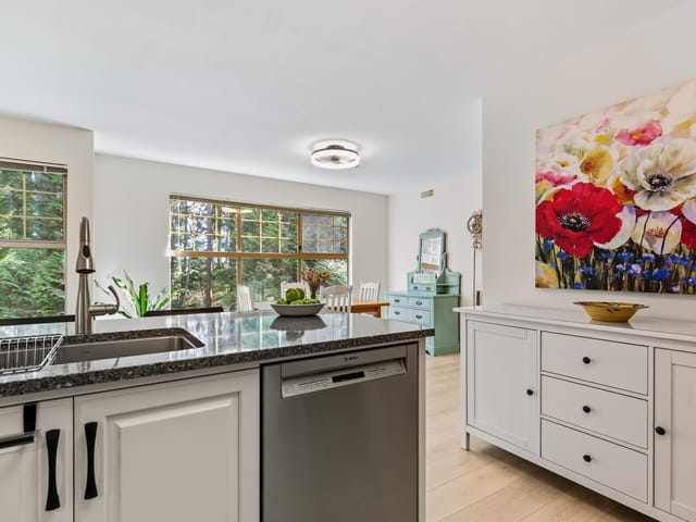 Apartment for sale in Port Moody, Port Moody, 201 180 Ravine Drive, 263114798 | Realtylink.org