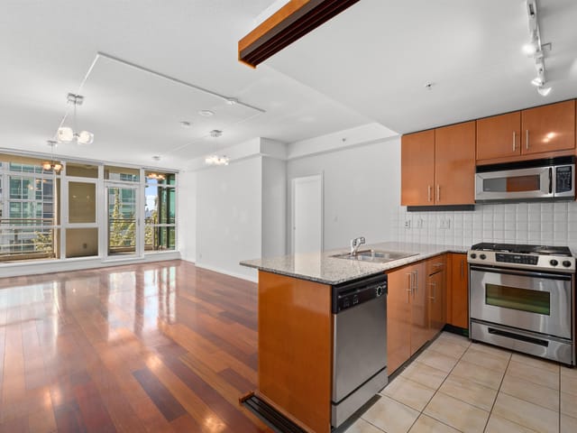 Apartment for sale in North Vancouver, North Vancouver, 307 100 E Esplanade Avenue, 263115043 | Realtylink.org