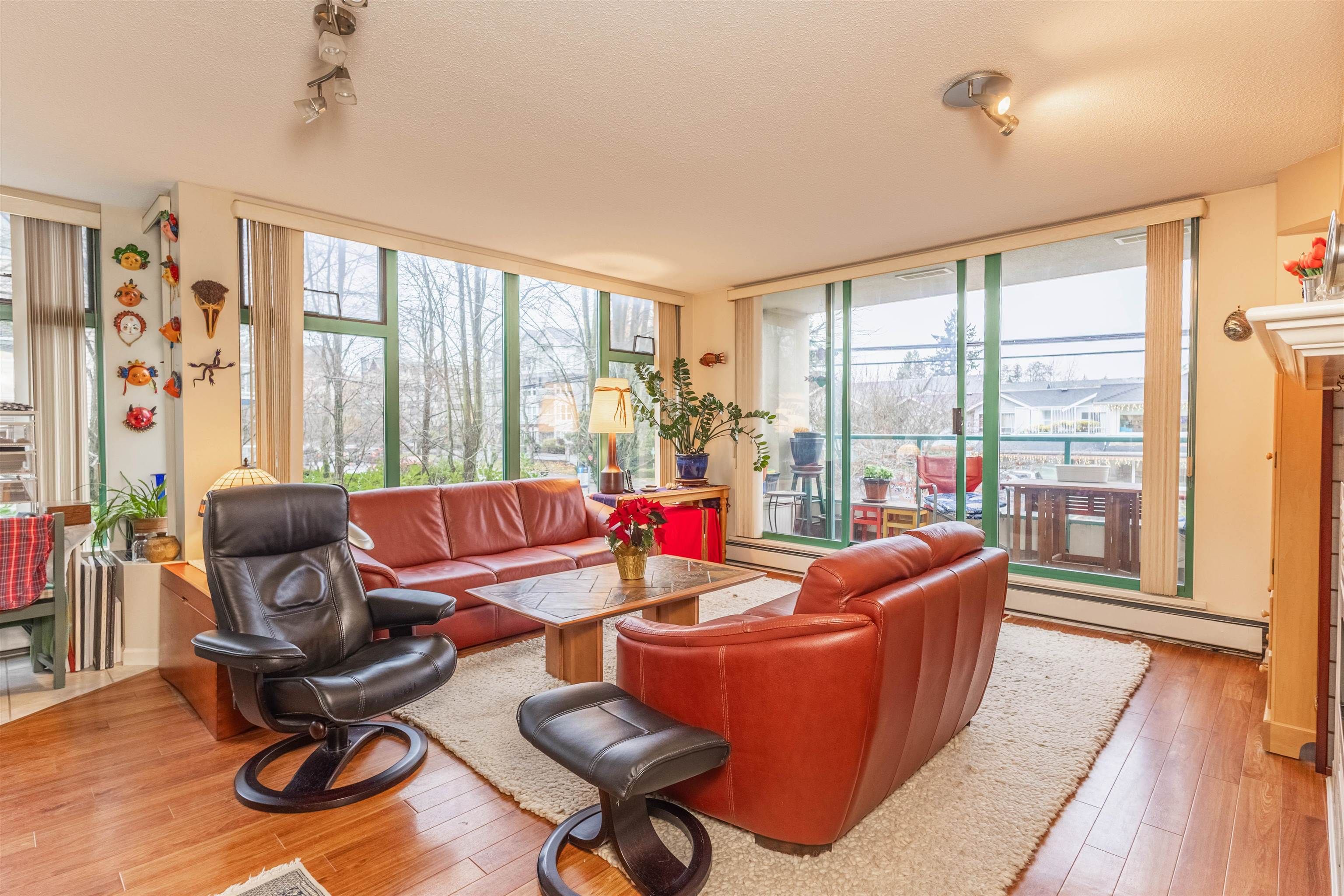 Apartment for sale in White Rock, South Surrey White Rock, 207 15466 North Bluff Road, 263115121 | Realtylink.org