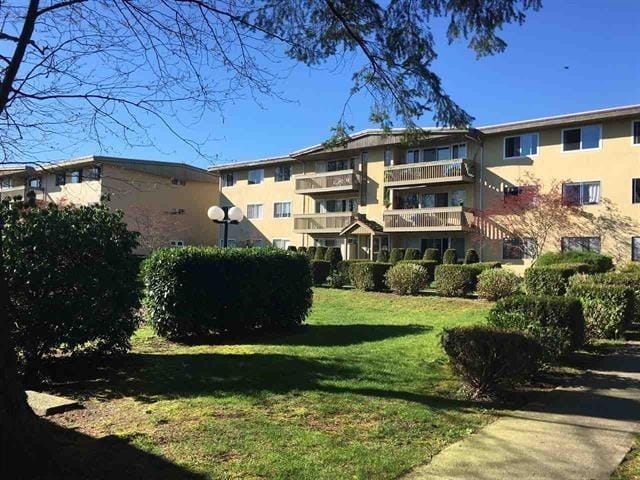 Apartment for sale in Burnaby, Burnaby North, 102 5770 Hastings Street, 263115231 | Realtylink.org