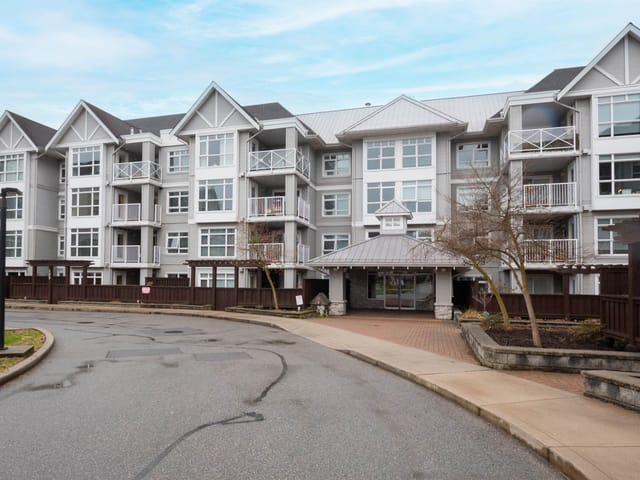 Apartment for sale in Port Moody, Port Moody, 105 3136 St Johns Street, 263115354 | Realtylink.org