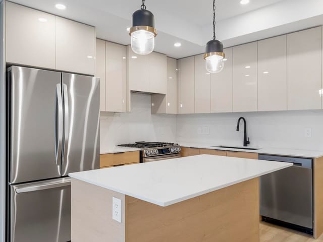 Apartment for sale in Surrey, South Surrey White Rock, 203 15353 17 Avenue, 263115374 | Realtylink.org