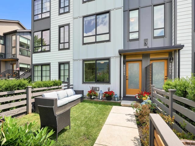 Townhouse for sale in Squamish, Squamish, 38043 Helm Way, 263115482 | Realtylink.org