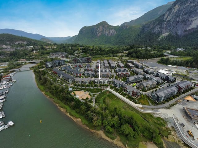 Townhouse for sale in Squamish, Squamish, 38043 Helm Way, 263115482 | Realtylink.org