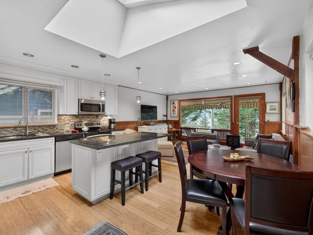 House for sale in Bowen Island, Bowen Island, 1309 Oceanview Road, 263115788 | Realtylink.org