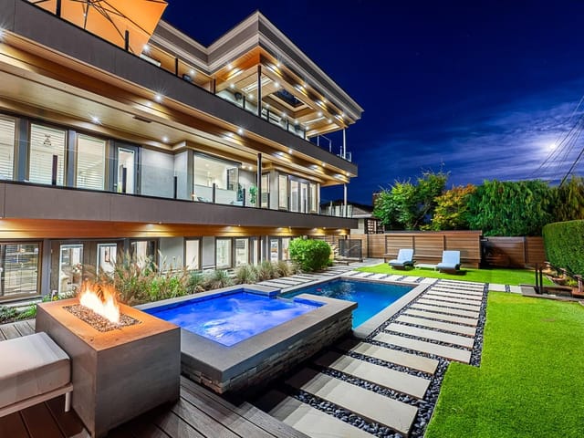 House for sale in White Rock, South Surrey White Rock, 15567 Pacific Avenue, 263115809 | Realtylink.org