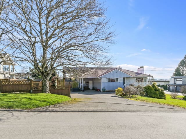 House for sale in White Rock, South Surrey White Rock, 15761 Cliff Avenue, 263115875 | Realtylink.org