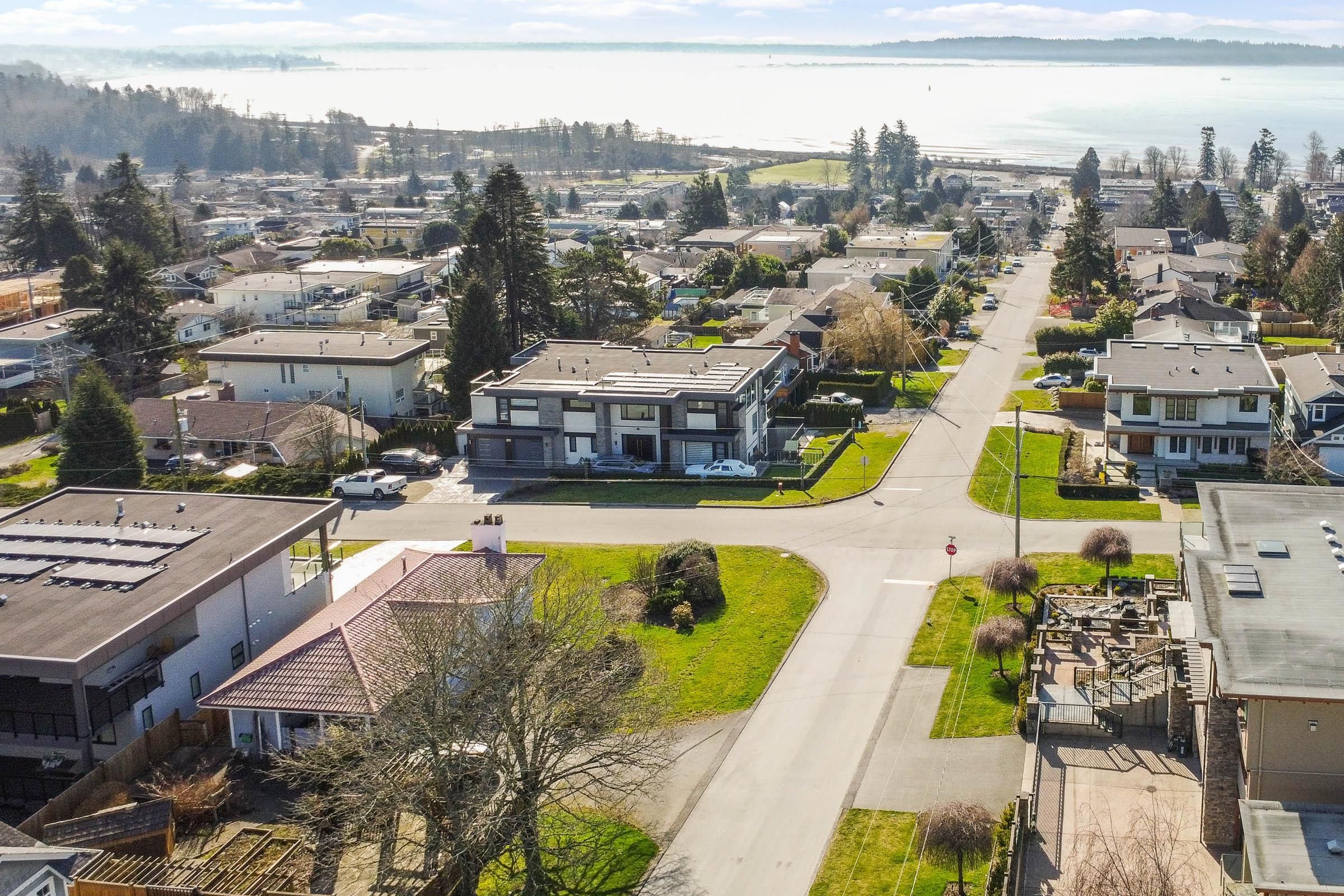 House for sale in White Rock, South Surrey White Rock, 15761 Cliff Avenue, 263115875 | Realtylink.org