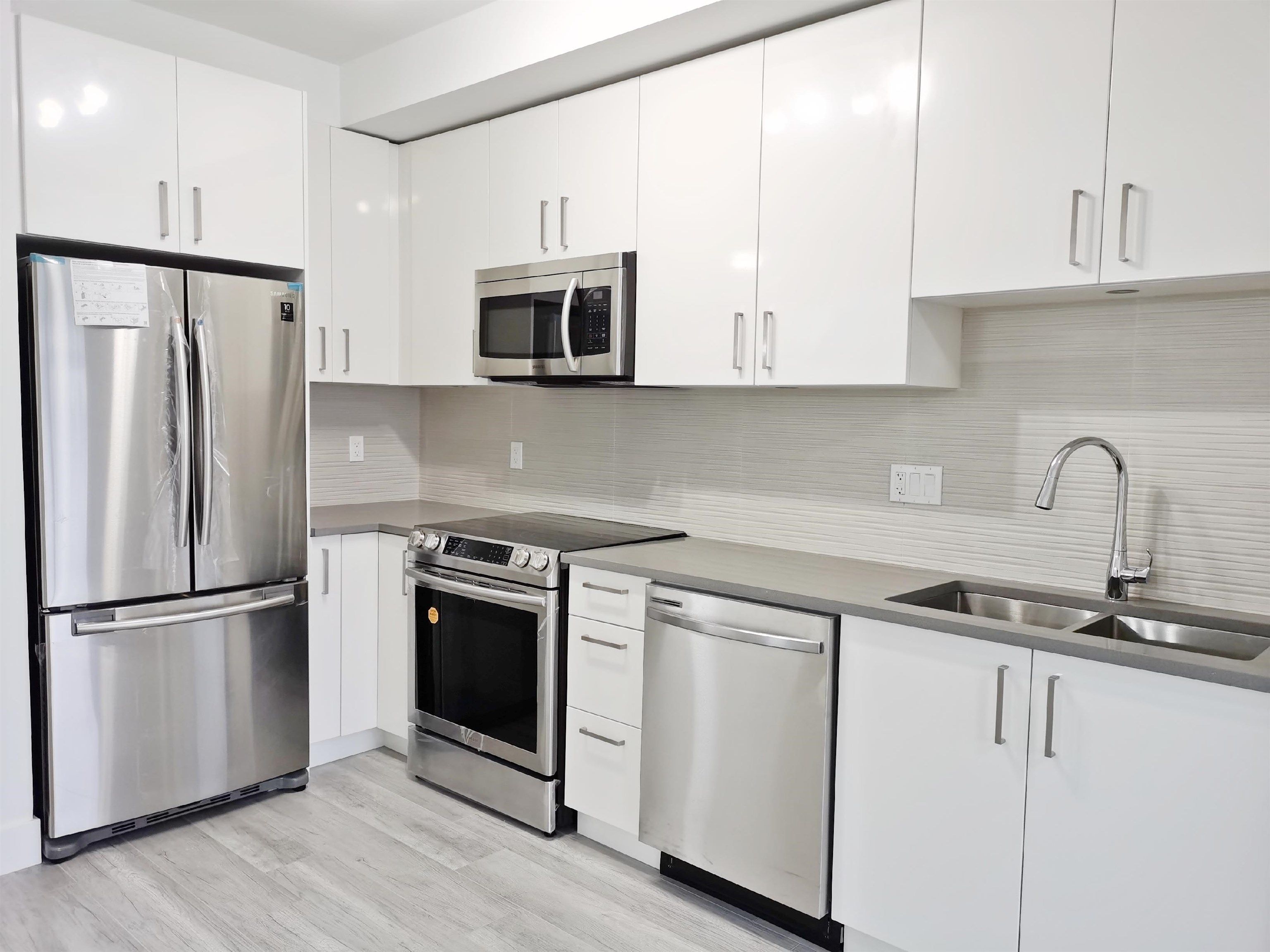 Apartment for rent in Surrey, North Surrey, 13978 Fraser Hwy, 263116040 | Realtylink.org