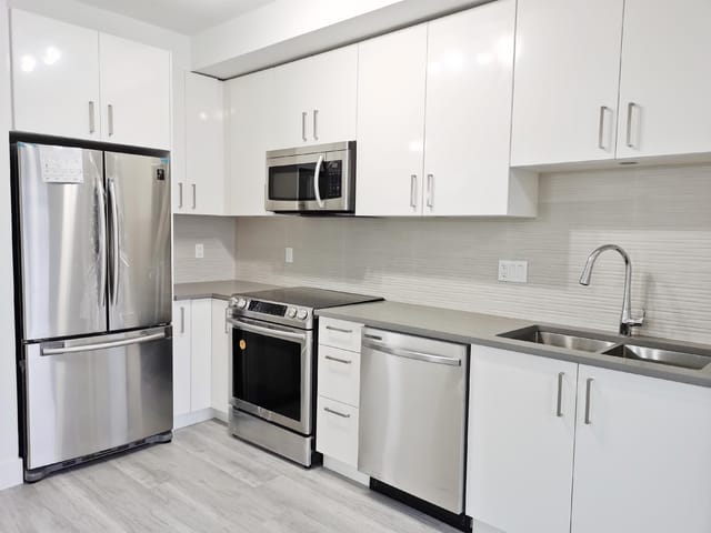 Apartment for rent in Surrey, North Surrey, 13978 Fraser Hwy, 263116040 | Realtylink.org