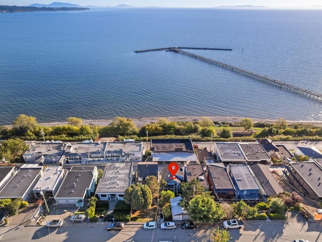 House for sale in White Rock, South Surrey White Rock, 15152 Victoria Avenue, 263116176 | Realtylink.org