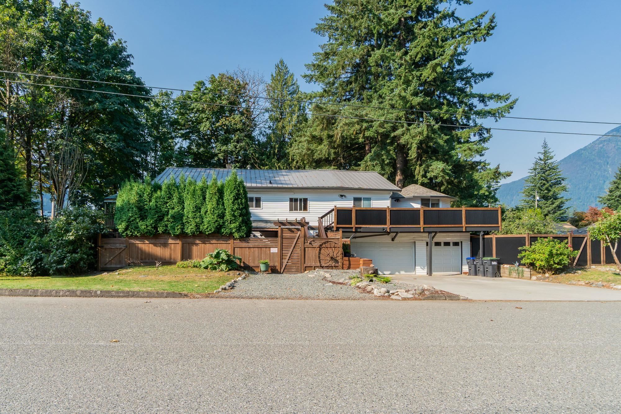 House for sale in Hope, Hope & Area, 695 Hudson Bay Street, 263116442 | Realtylink.org