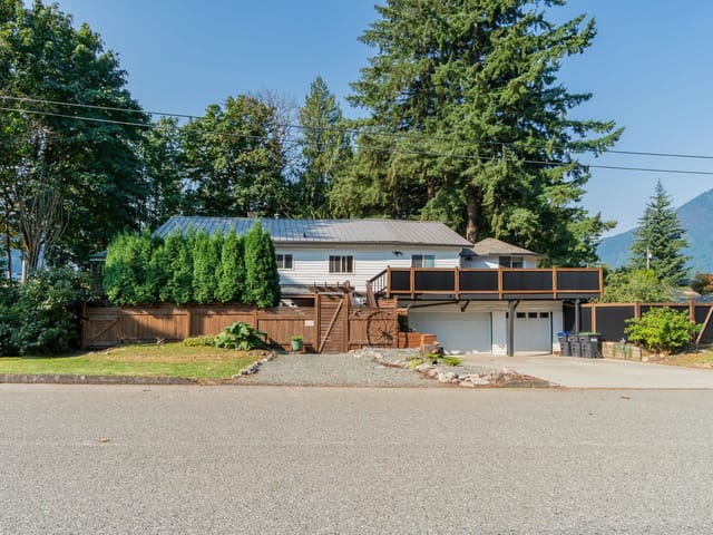 House for sale in Hope, Hope & Area, 695 Hudson Bay Street, 263116442 | Realtylink.org