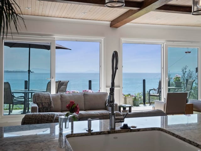 House for sale in White Rock, South Surrey White Rock, 14553 Sunset Drive, 263116463 | Realtylink.org