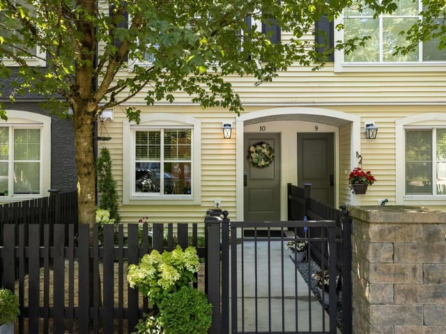 Townhouse for sale in Surrey, Cloverdale, 10 19180 65 Avenue, 263116898 | Realtylink.org