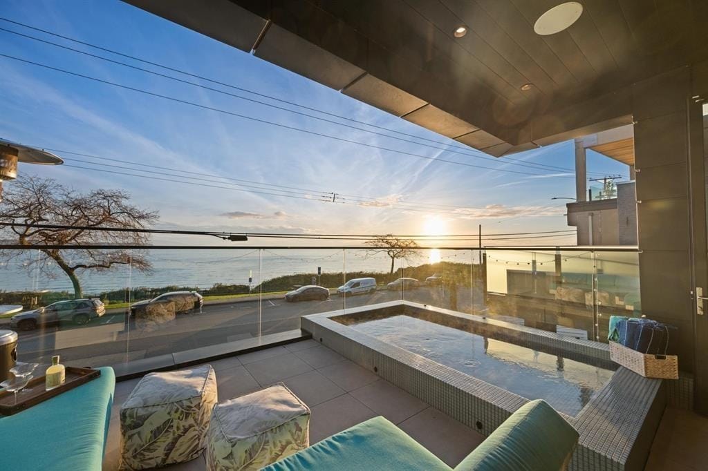 House for sale in White Rock, South Surrey White Rock, 14555 Marine Drive, 263117114 | Realtylink.org