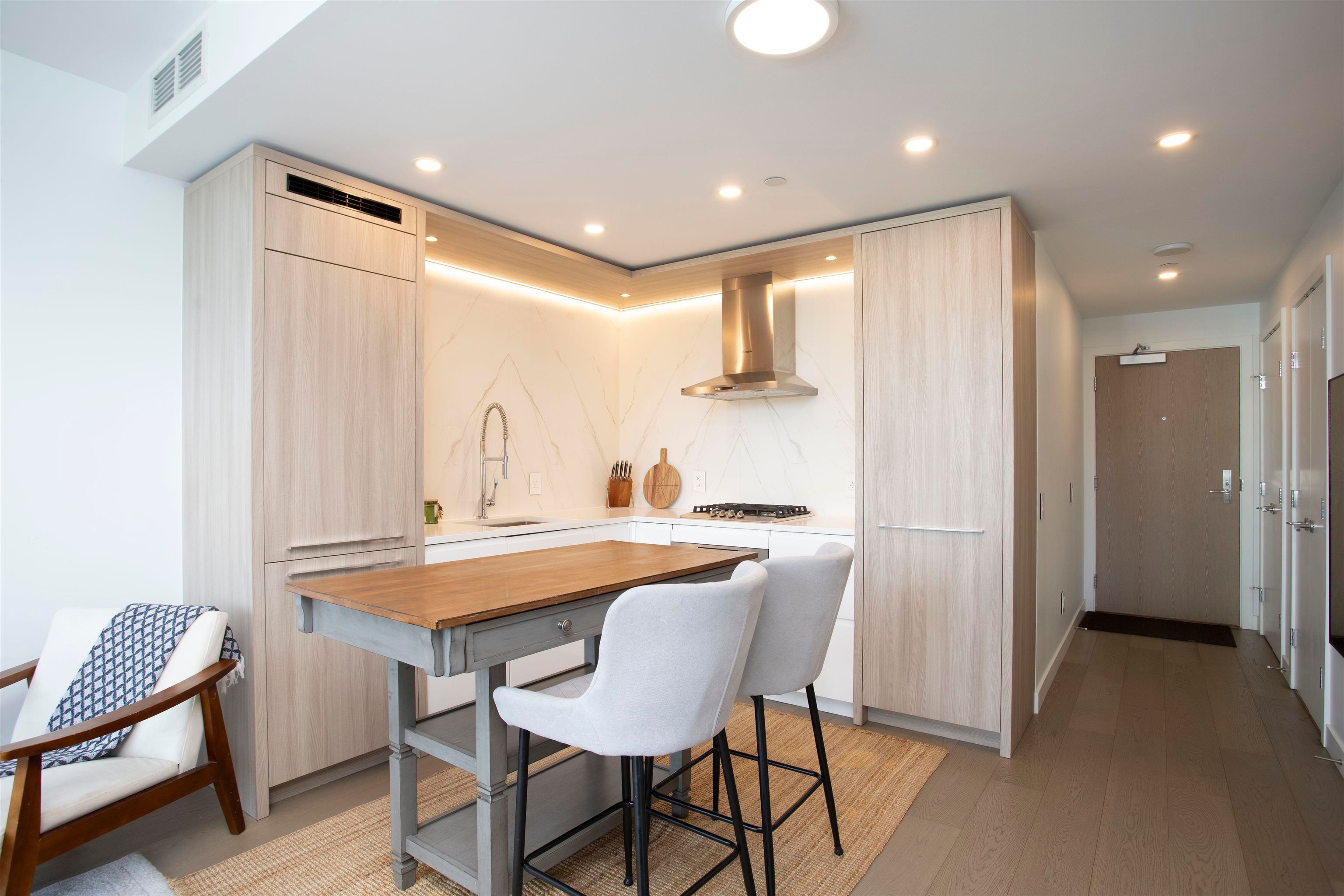 Apartment for sale in White Rock, South Surrey White Rock, 1103 15165 Thrift Avenue, 263117304 | Realtylink.org