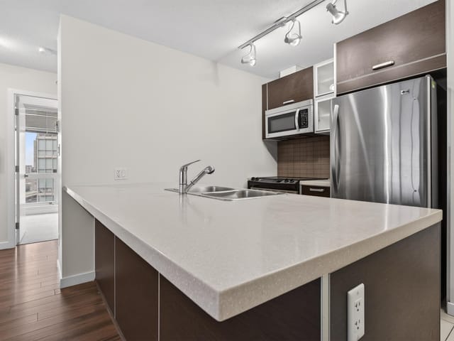 Apartment for sale in Surrey, North Surrey, 3109 9981 Whalley Boulevard, 263117548 | Realtylink.org