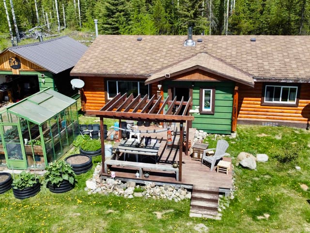 House for sale in Bridge Lake, 100 Mile House, 7611 North Bonaparte Road, 263117595 | Realtylink.org