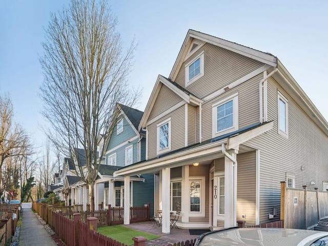House for sale in Coquitlam, Coquitlam, 210 3000 Riverbend Drive, 263117611 | Realtylink.org