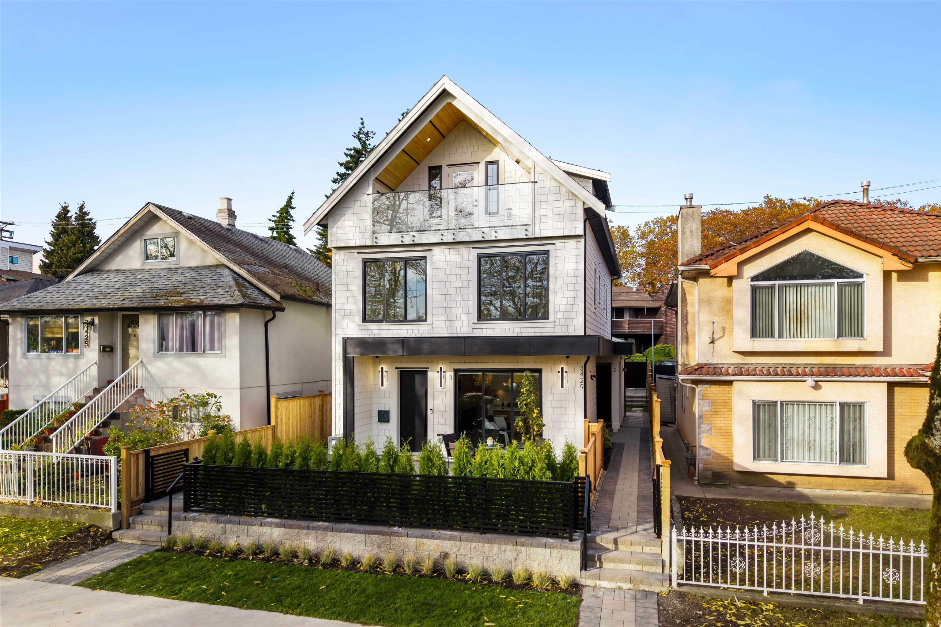 1/2 Duplex for sale in Vancouver, Vancouver East, 2 3429 Napier Street, 263117629 | Realtylink.org
