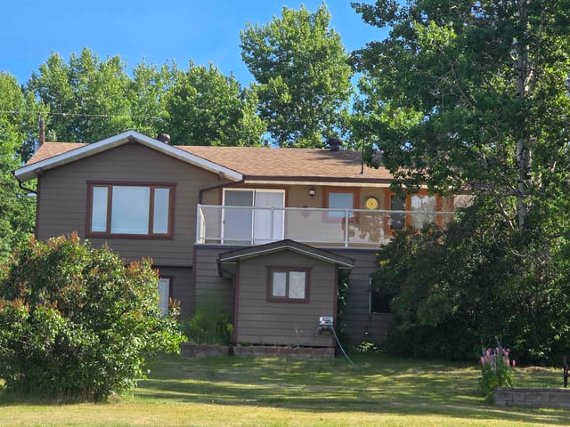 House for sale in Horse Lake, 100 Mile House, 6072 Lakeshore Drive, 263117644 | Realtylink.org