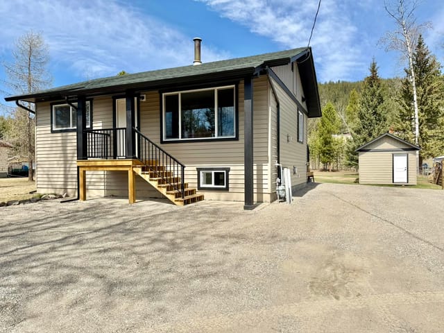 House for sale in Horse Lake, 100 Mile House, 5901 Horse Lake Road, 263117690 | Realtylink.org