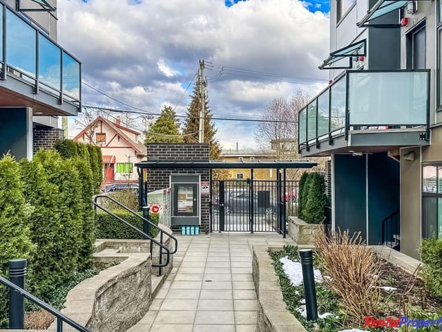 Townhouse for rent in Burnaby, Burnaby South, 210 7001 Royal Oak Avenue, 263118098 | Realtylink.org