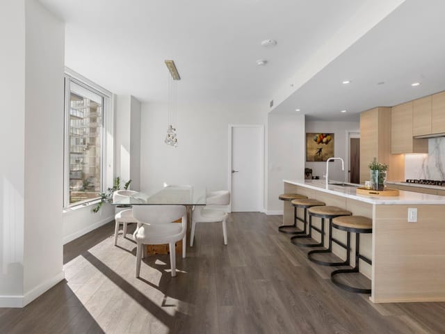 Apartment for sale in Port Moody, Port Moody, 302 305 Morrissey Road, 263118179 | Realtylink.org