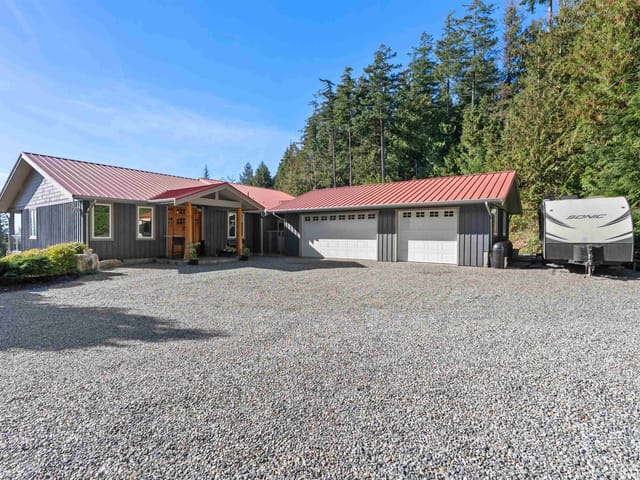 House for sale in Roberts Creek, Sunshine Coast, 2440 Sunshine Coast Highway, 263118260 | Realtylink.org