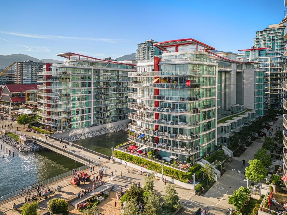 Apartment for sale in North Vancouver, North Vancouver, 204 175 Victory Ship Way, 263118330 | Realtylink.org