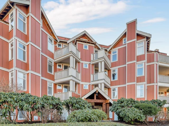 Apartment for sale in Surrey, South Surrey White Rock, 209 15368 16a Avenue, 263118445 | Realtylink.org