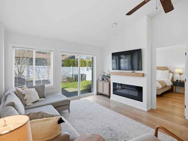 Townhouse for sale in Surrey, South Surrey White Rock, 34 17516 4 Avenue, 263118528 | Realtylink.org