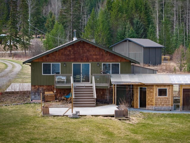 House for sale in Canim Lake, 100 Mile House, 7307 S Canim Lake Road, 263118554 | Realtylink.org