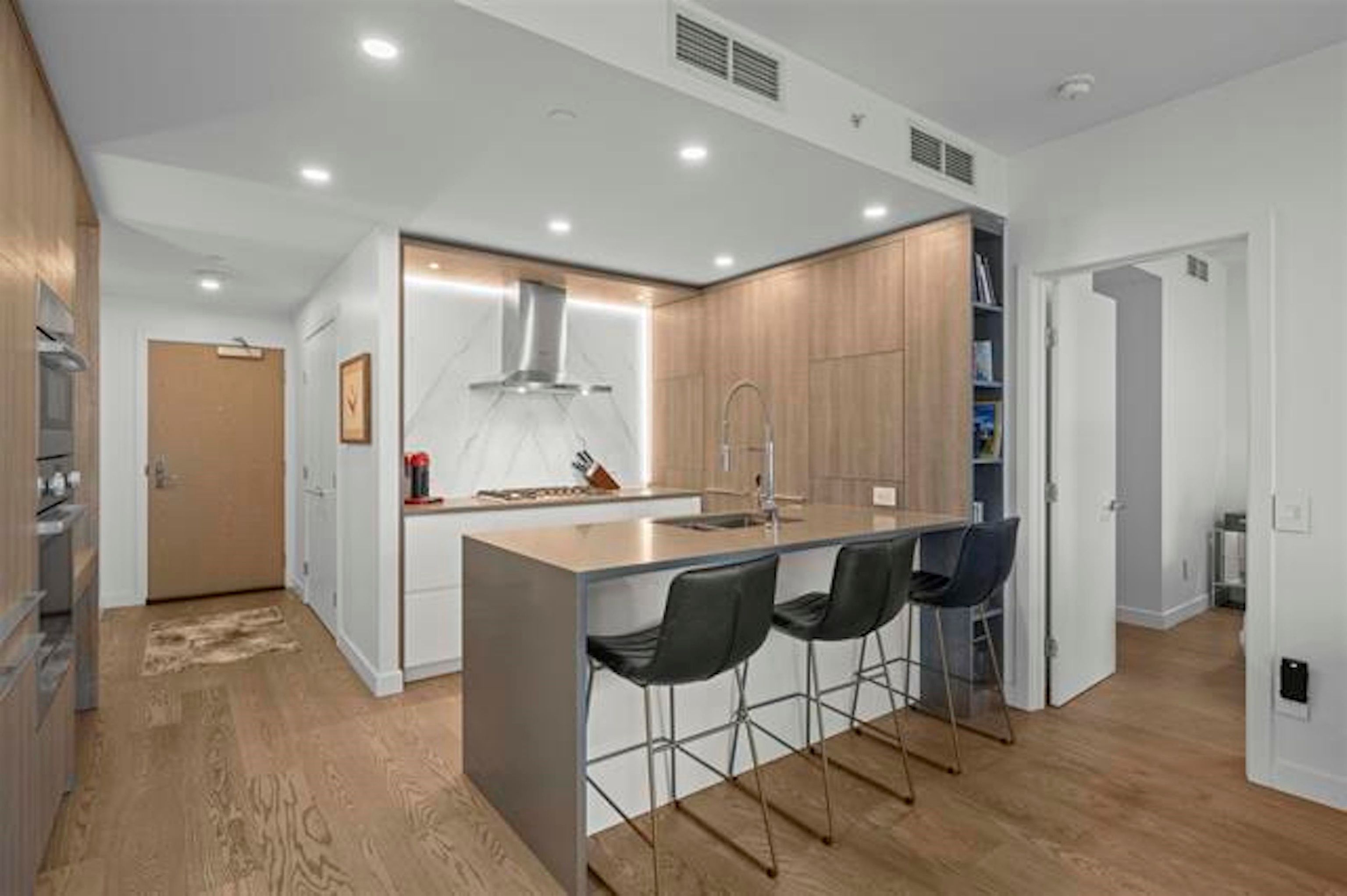 Apartment for sale in White Rock, South Surrey White Rock, 501 15165 Thrift Avenue, 263118756 | Realtylink.org