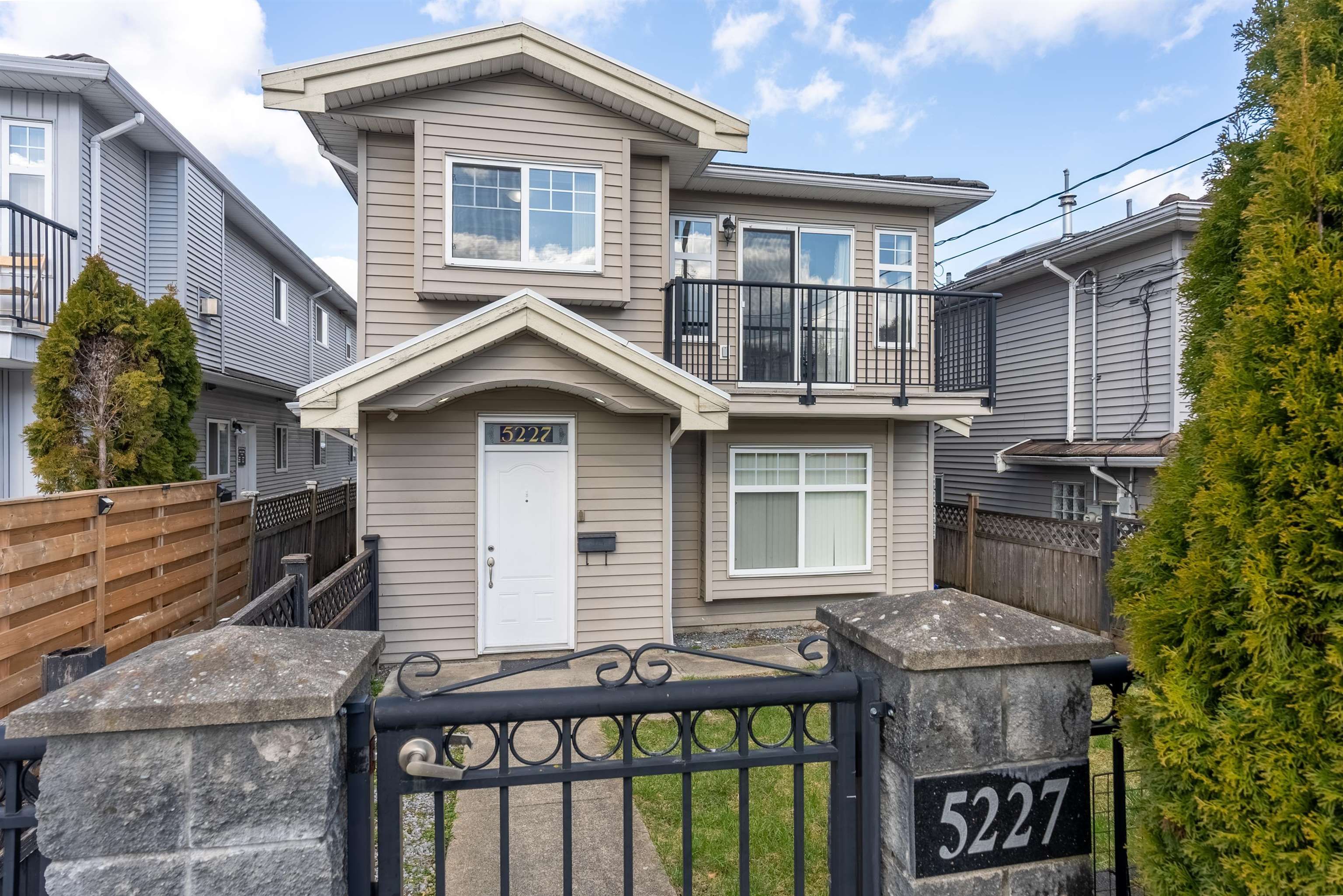 1/2 Duplex for rent in Burnaby, Burnaby North, 5227 Norfolk Street, 263118903 | Realtylink.org